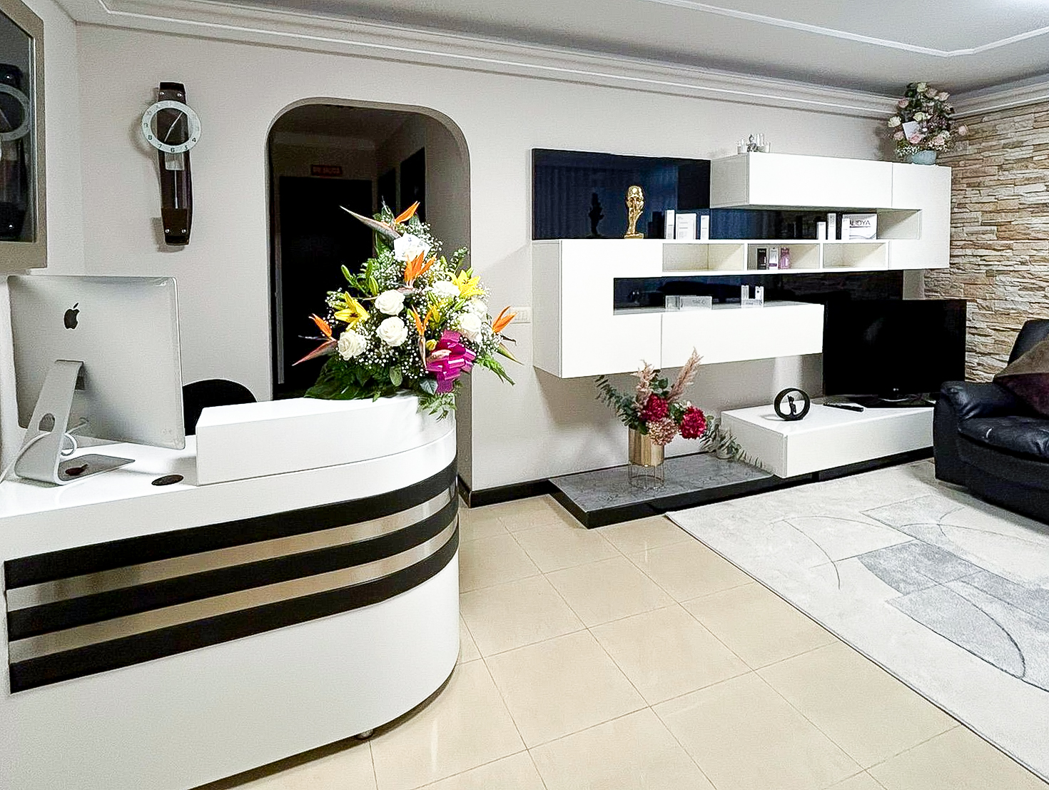 Vista general de la sala de espera y recepción de la clínica de Medicina Estética de la Dra. Angeidi (Ana) Martín Medina en La Laguna, Santa Cruz de Tenerife